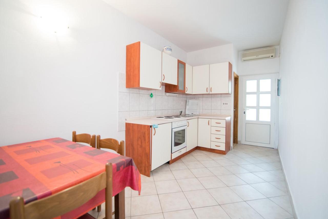 Apartments Neva Selca 部屋 写真